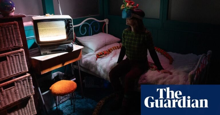 Inside a deserted Melbourne shopping mall is a bizarre XR journey into psychosis | Theatre