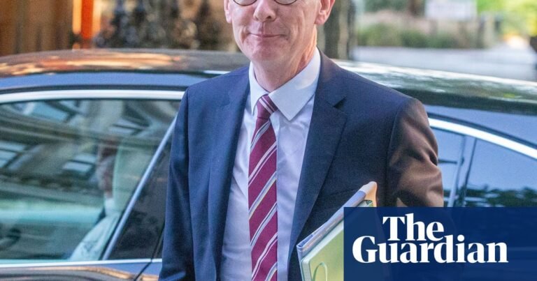 Minister defends welfare cuts, saying 1,000 people a day signing on to Pip | Pat McFadden