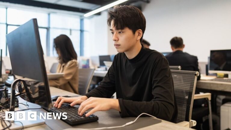 China's unemployed young adults who are pretending to have jobs